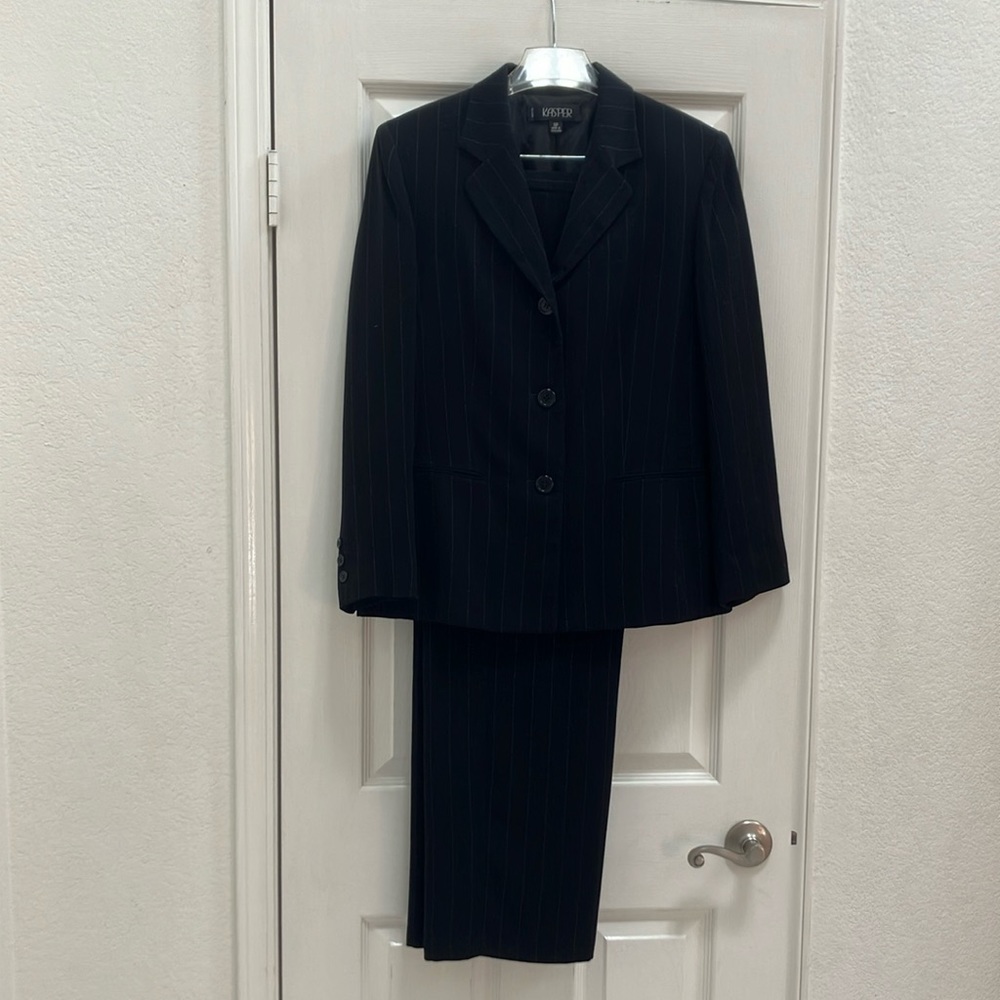 Size 16P Kasper women’s suit